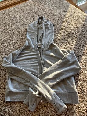 Cropped Light Gray Zip-Up Hoodie